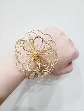 Brand New Handmade Gold Tone Wired Flower Bangle Bracelet